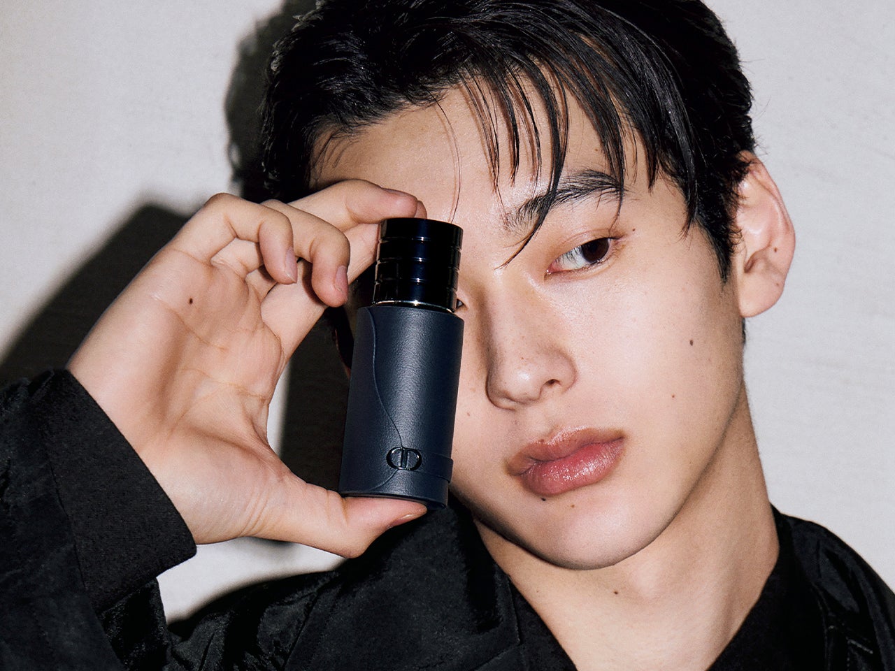 ジャケットには香りの切り札を。HERMÉS、CHANEL、Diorのおすすめ「ミニ香水」3選