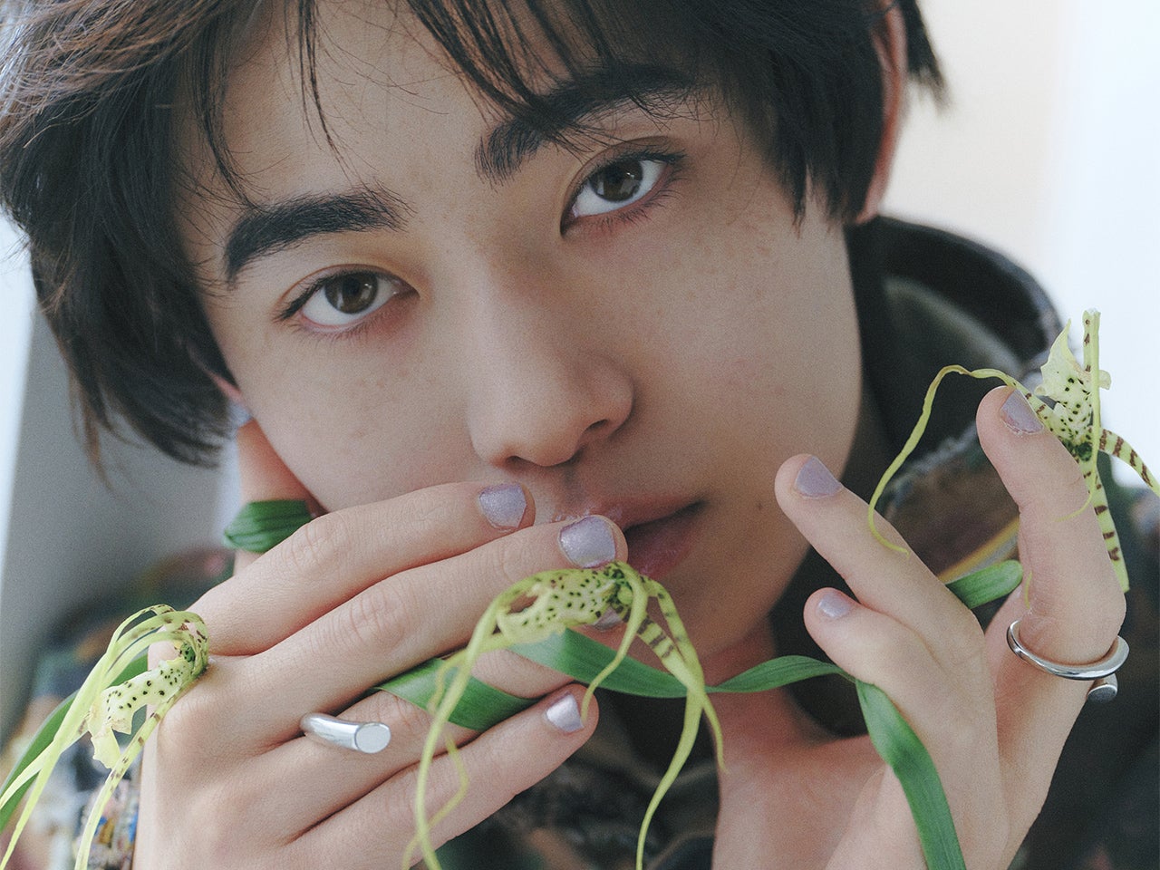 「花を育てる心の余裕を」豊田裕大、変わりゆく花との距離感と“自分を見つめる”時間。【toyomeki vol.3】