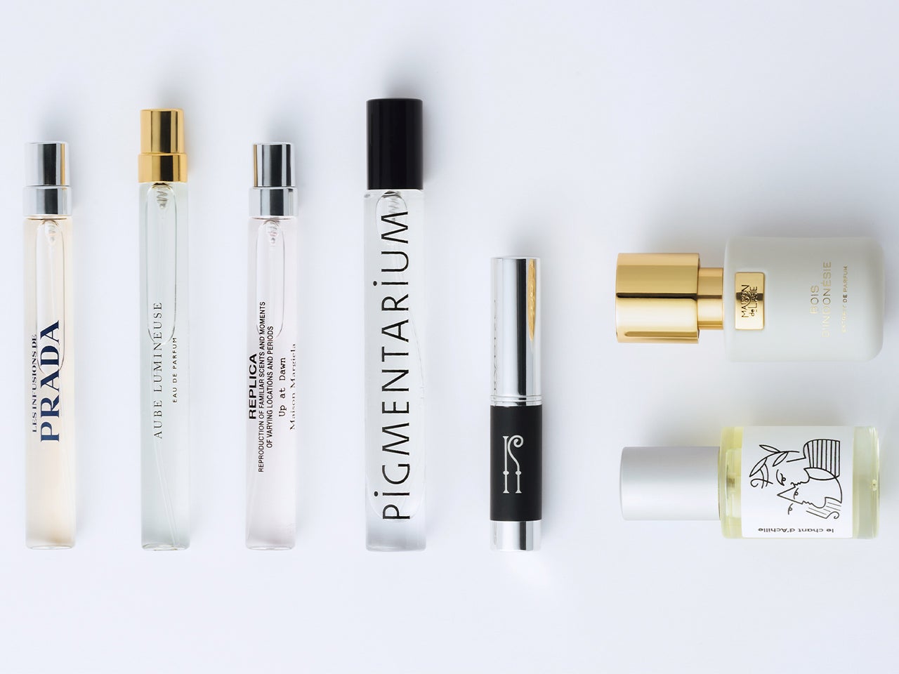 会話が始まる「ミニ香水」。PRADA BEAUTY、Maison Margiela...新生活は、ジャケットにフレグランスをしのばせて