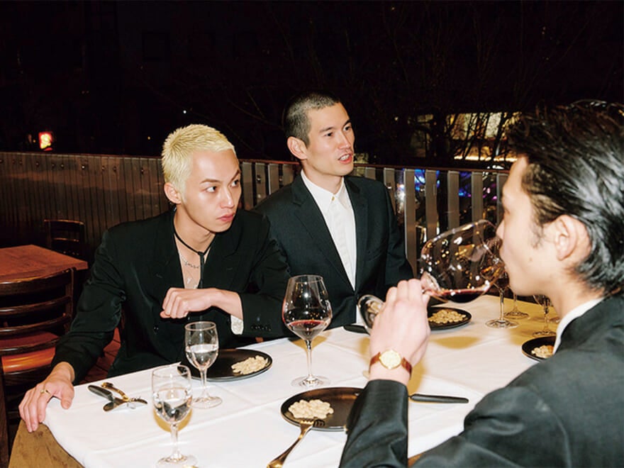 話を聞くKOHEIと高橋 侃