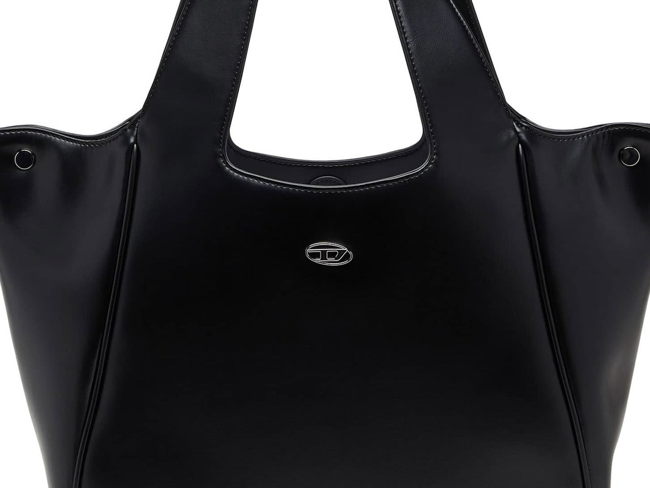 「ディーゼル」の新作ハンドバッグはシンプルさとワイルドなディテールが魅力な大人レザー！