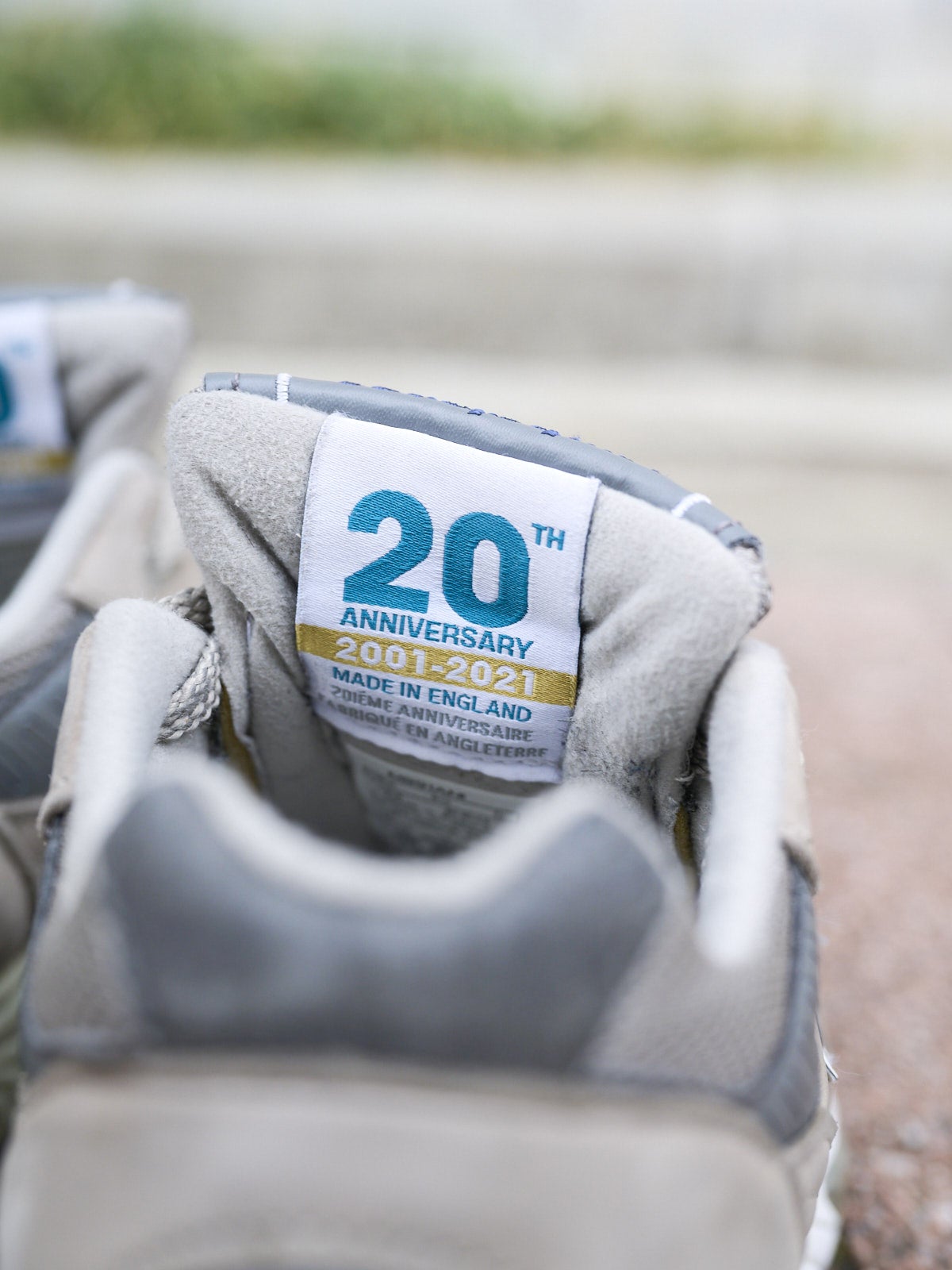 ニューバランス 991 20周年記念ロゴ