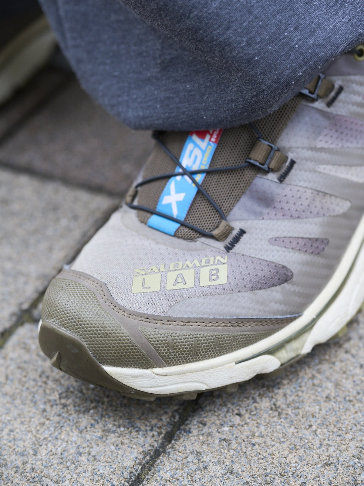 サロモン トウのロゴ