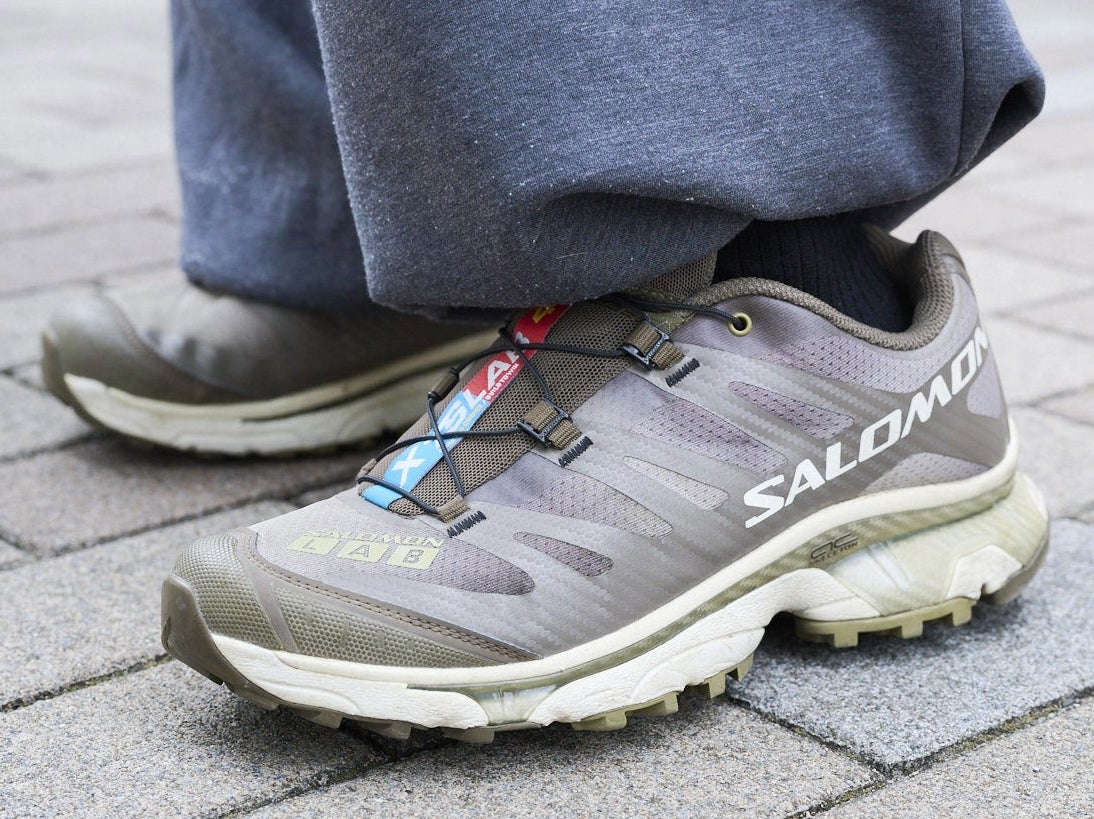 [Gallery]「サロモン」も「ニューバランス」も“大人カラー”なら古着を格上げしてくれる！【おしゃれな人はメジャーブランドの愛用スニーカーをどう履く？Vol.145】