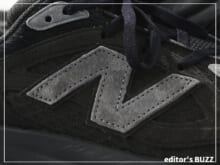 これぞ隠れ名品。フカフカのクッション性がたまらない「ニューバランス」の黒い厚底スニーカーにハマる。[編集者の愛用私物 #323]