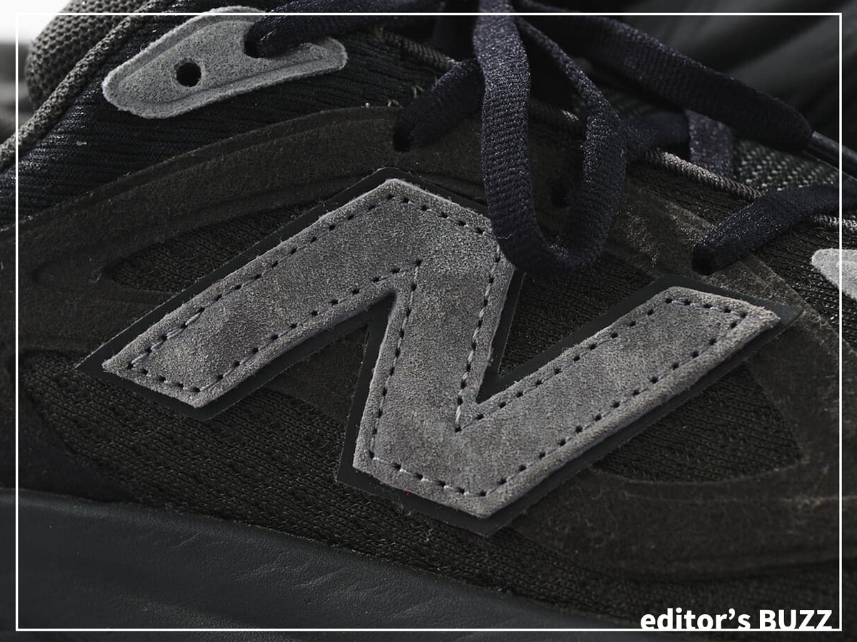 これぞ隠れ名品。フカフカのクッション性がたまらない「ニューバランス」の黒い厚底スニーカーにハマる。[編集者の愛用私物 #323]