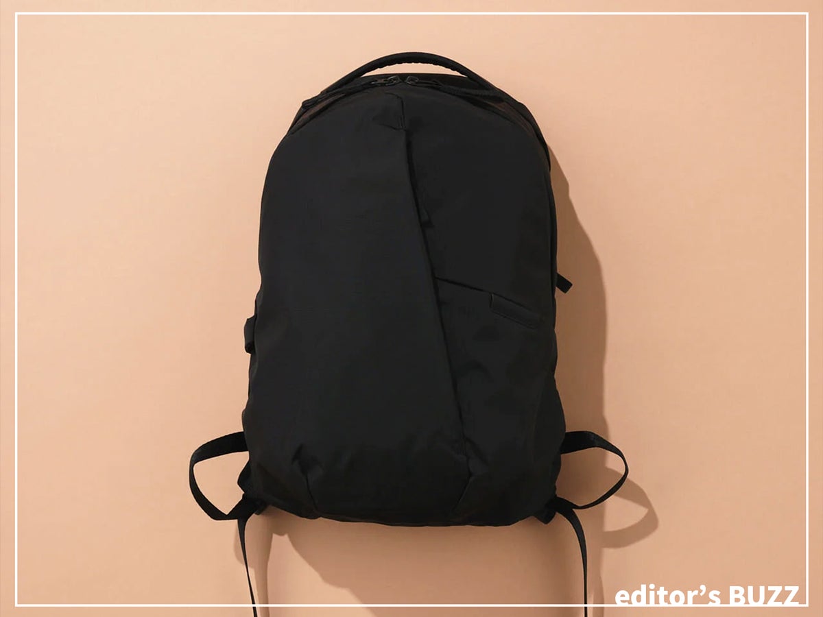 エディターたちは「バッグ」も黒い。通勤にも使っている注目度急上昇ブランドのリュックから流行りのショルダーまで！