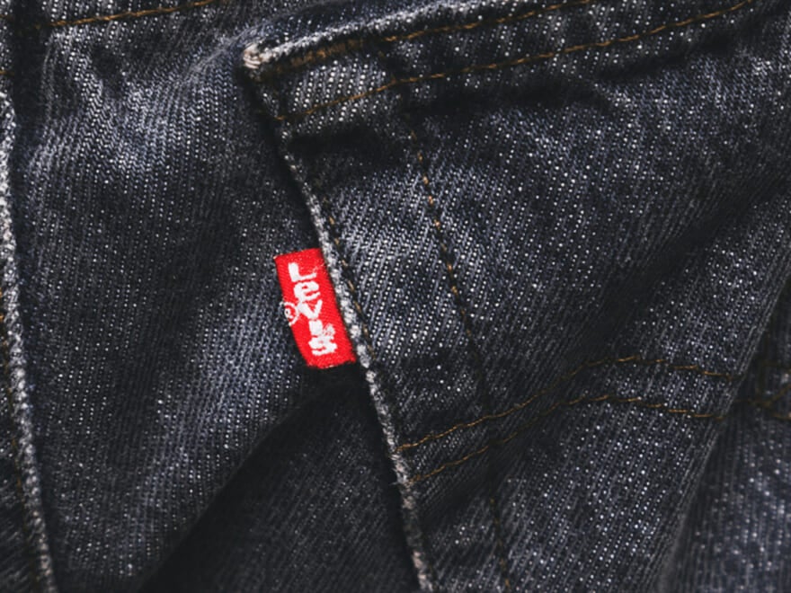 愛用「リーバイス®」は“ブルーデニムじゃないほう”。オシャレな人が買ってよかったパンツと正解着こなし３選！[Levi’s®]