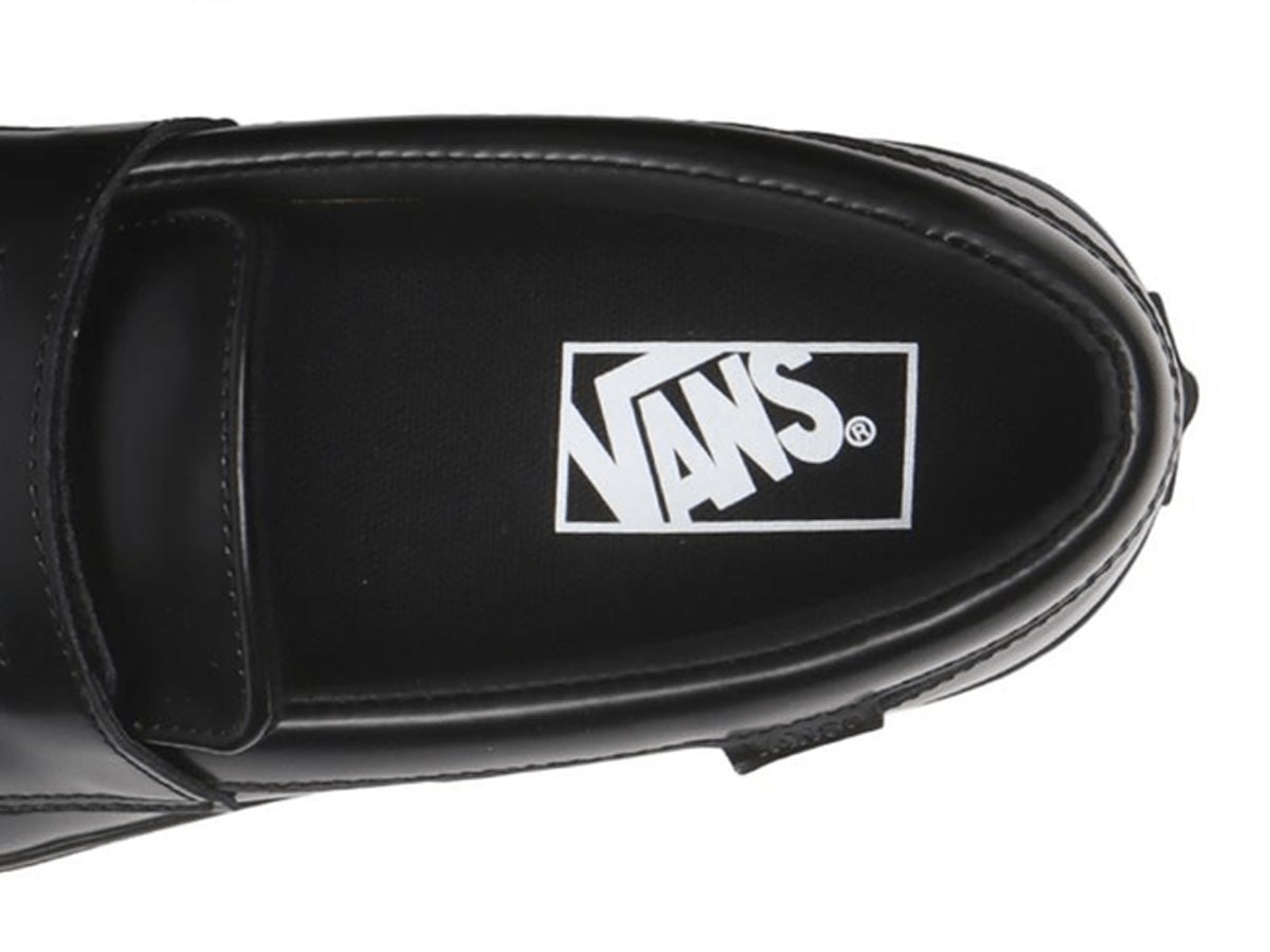 「ヴァンズ」でも流行りの“ローファースニーカー”を発見！ガラスレザーを採用した「BILLY’S」限定の大人な黒逸品！