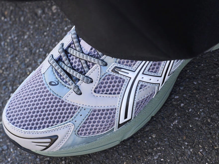 「アシックス」の“大人カラー”で差をつけて。買ってよかった愛用スニーカーと正解着こなし3選!