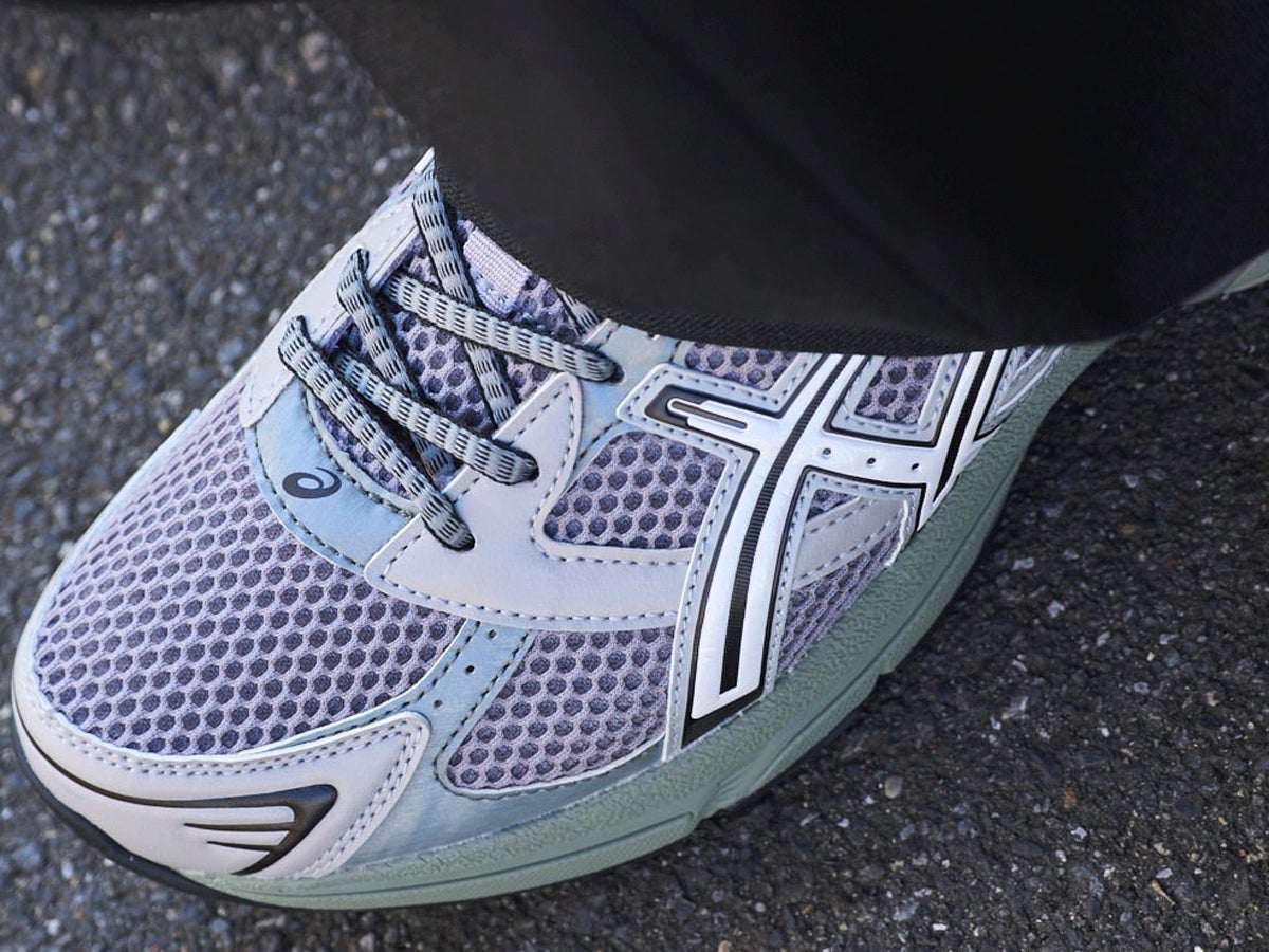 「アシックス」の“大人カラー”で差をつけて。買ってよかった愛用スニーカーと正解着こなし３選！