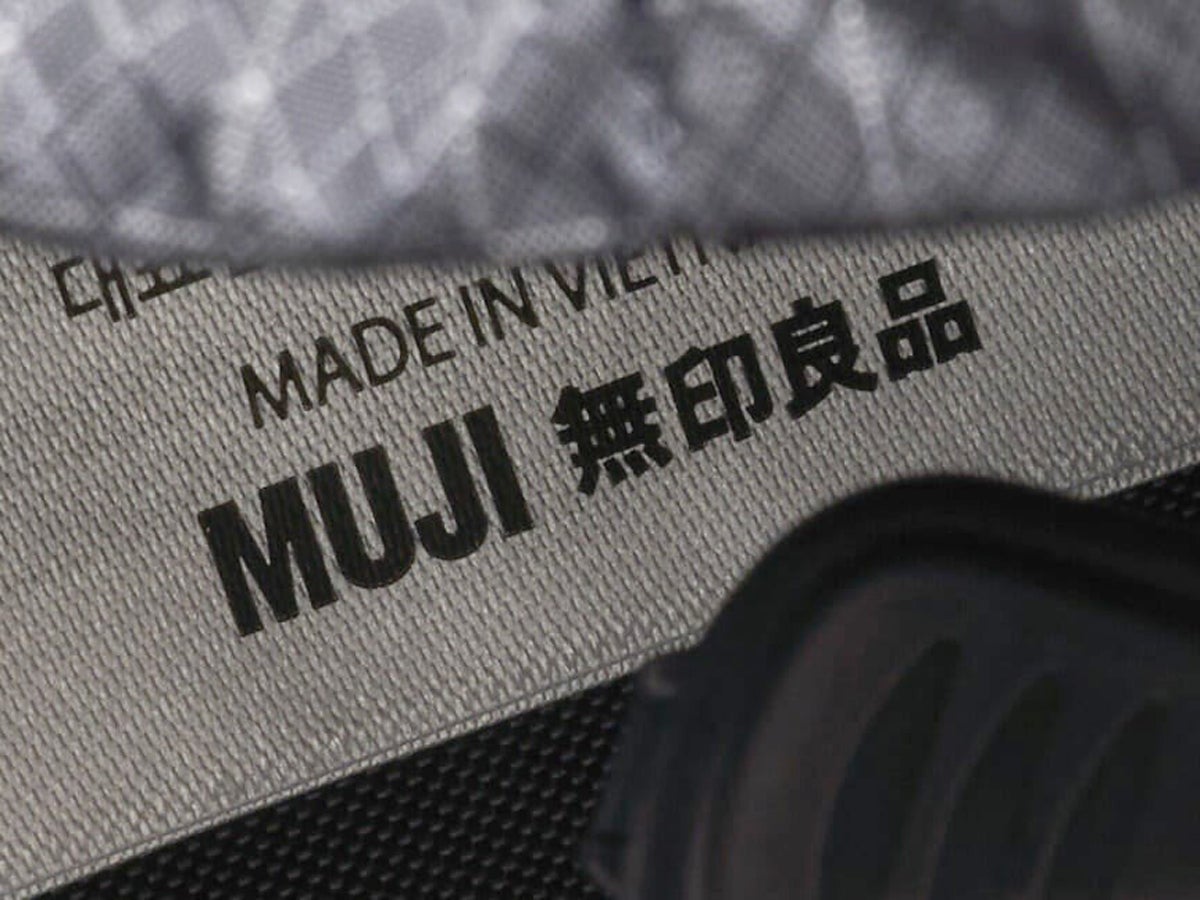 驚きの5,000円以下！「無印良品」の黒リュックを試着＆本音レビュー！軽量なのにタフでオンもオフも大活躍！ [撥水 リップストップ リュックサック]