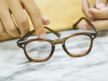 「その眼鏡、どこの？」オシャレな人が買ってよかった“最愛メガネ”と正解着こなし６選！ユウイチトヤマ、アメリカンオプティカル...