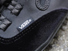 オシャレな人の「ヴァンズ」は黒い。オーセンティックもハーフキャブも大人なブラック名品がちょうどいい！[愛用スニーカー３選]