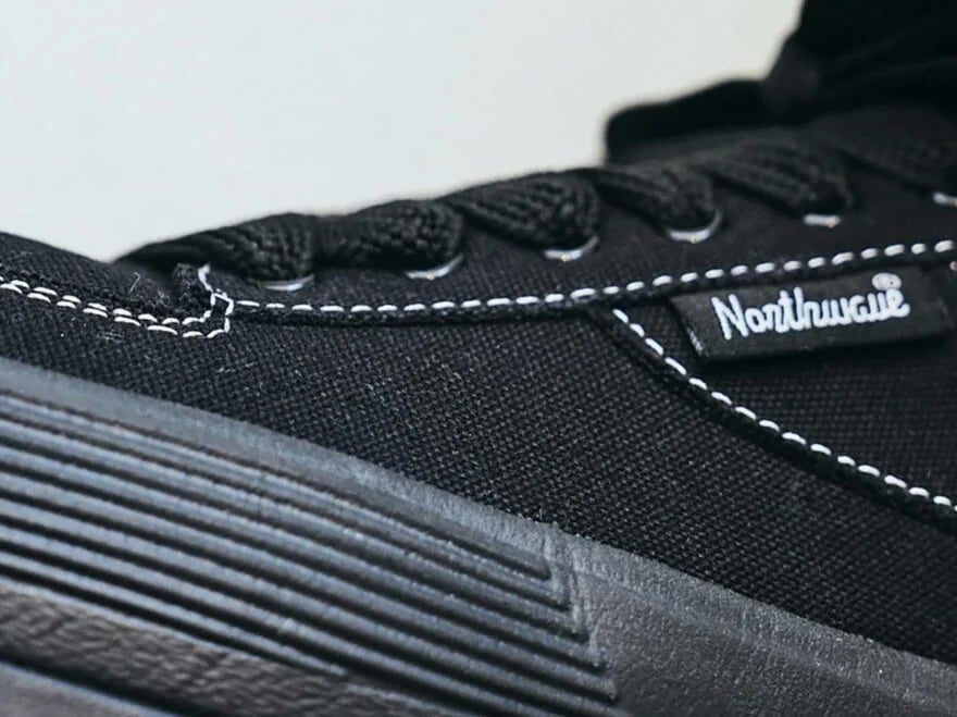 [Gallery]みんな持ってる“黒なのに”差がつく「ご自慢スニーカー」５選。テバ、服好き注目のあのブランド...