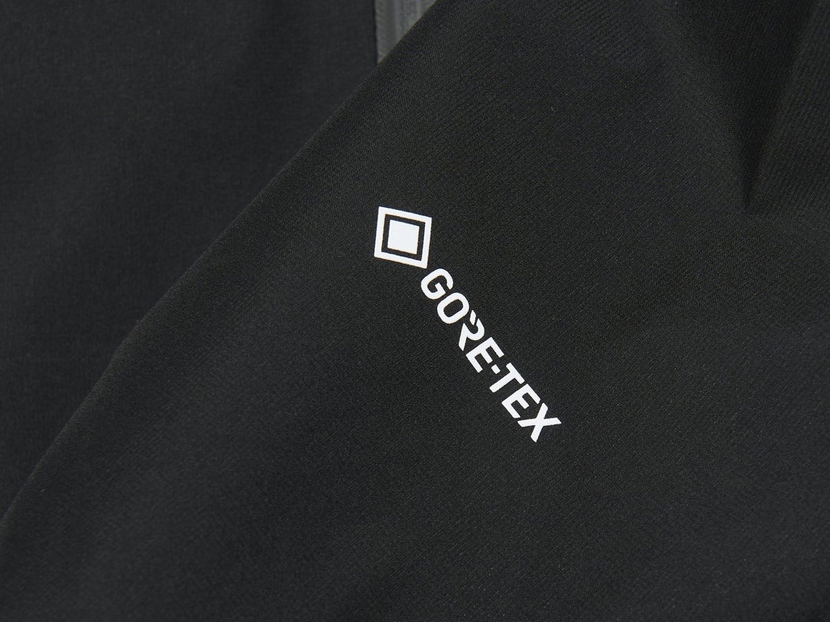 完売前に買うべき「黒ゴアテックスジャケット」６選。モンベルやザ・ノース・フェイスの春の街にちょうどいい名品も！