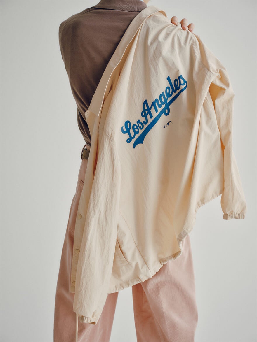 ロサンゼルス・ドジャースのコーチジャケットの背面にあしらわれた球団ロゴ