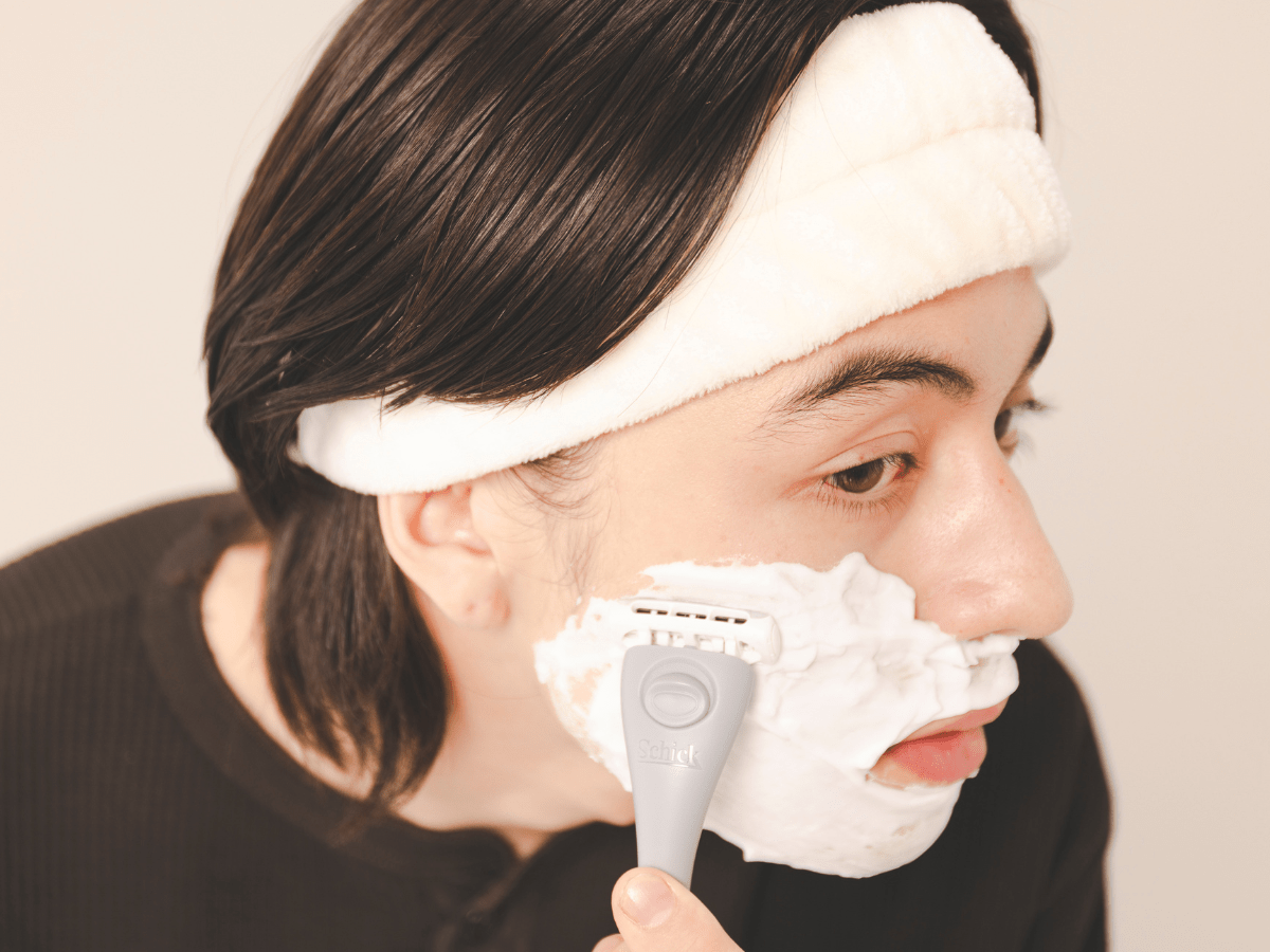 初心者でも簡単！正しい「ヒゲの剃り方」。T字カミソリ・電気シェーバーの正しい使い方、プロ直伝の肌を傷めないステップも徹底解説！