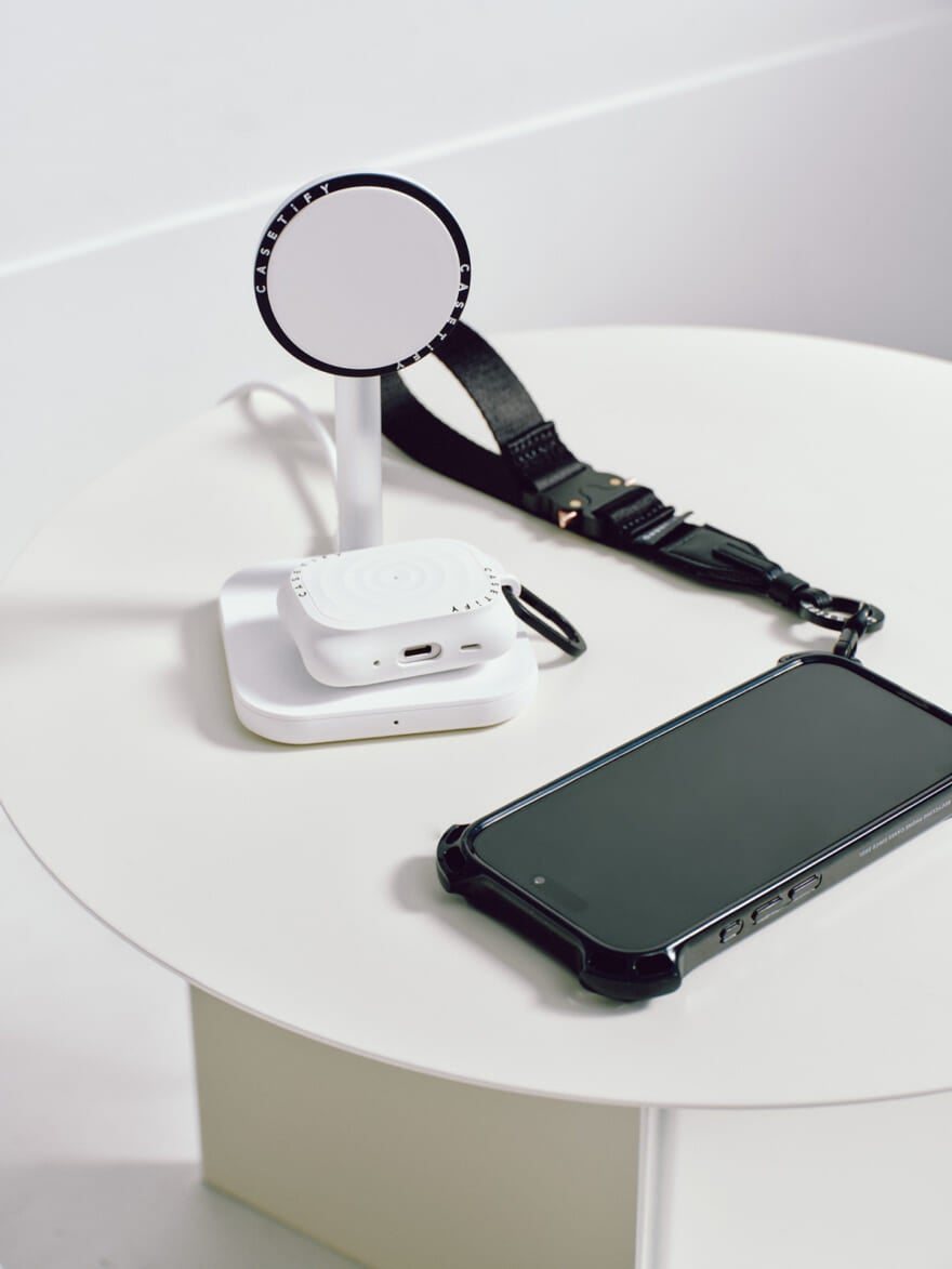 CASETiFYのスマホ充電スタンド