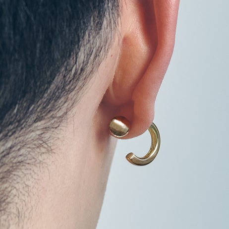 Jouete（ジュエッテ）のピアスを着用した様子