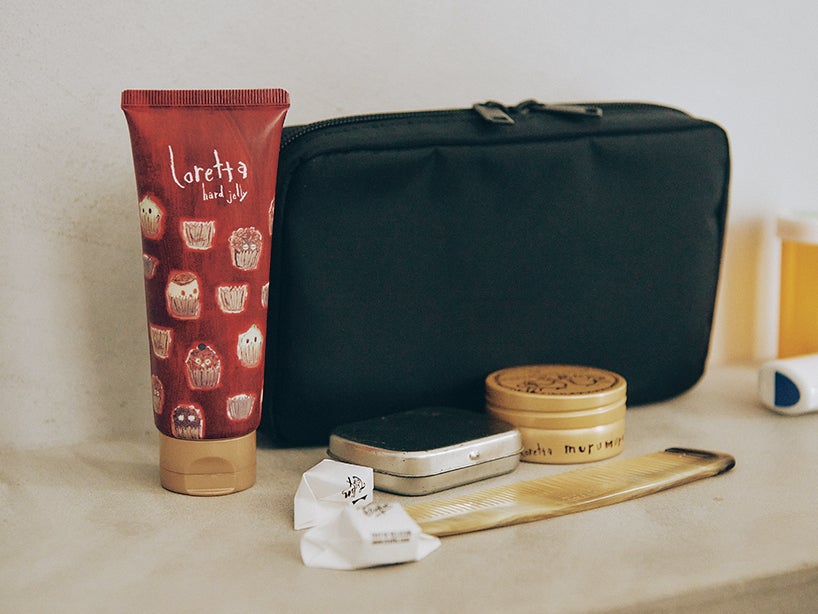ロレッタのハードゼリーと、荷物を入れたポーチ