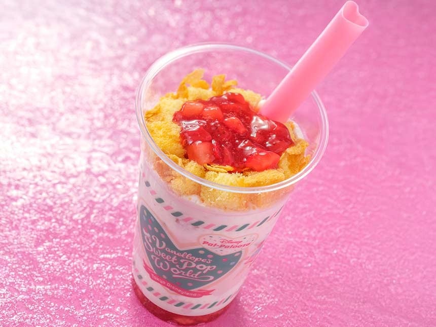 ディズニーランド食べ歩きおすすめヴァネロペ「ケーキドリンク（ストロベリー）」