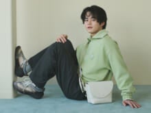 「ラコステ」と鈴鹿央士、これまでにない春の正解スニーカースタイル！