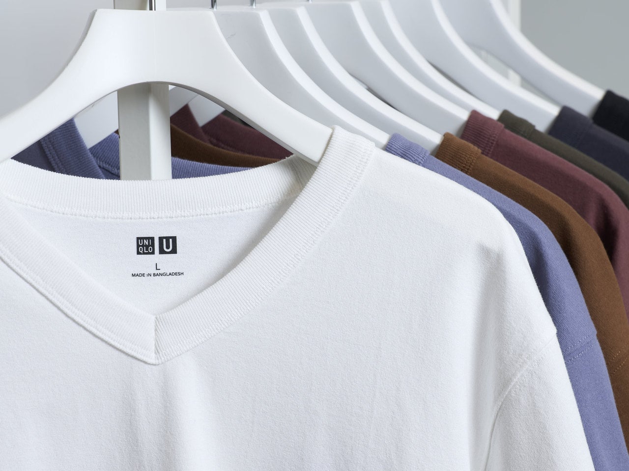 待望の新型がお目見え。「ユニクロ ユー」2026年春夏新作の中でおすすめのトップスは？ 服好きモデルが試着＆本音レビュー！[Uniqlo U]