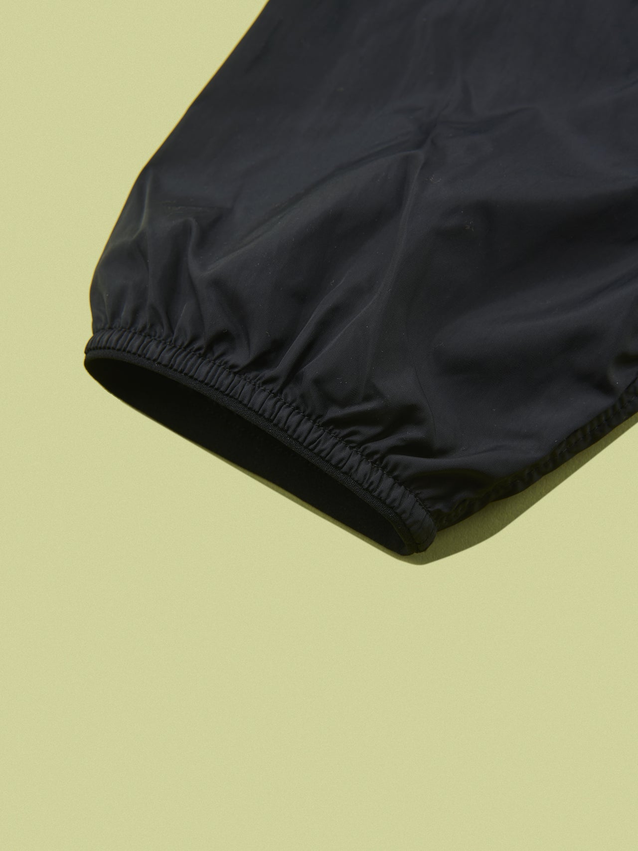 モンベルのウインドブラスト Vネックジャケットの袖口