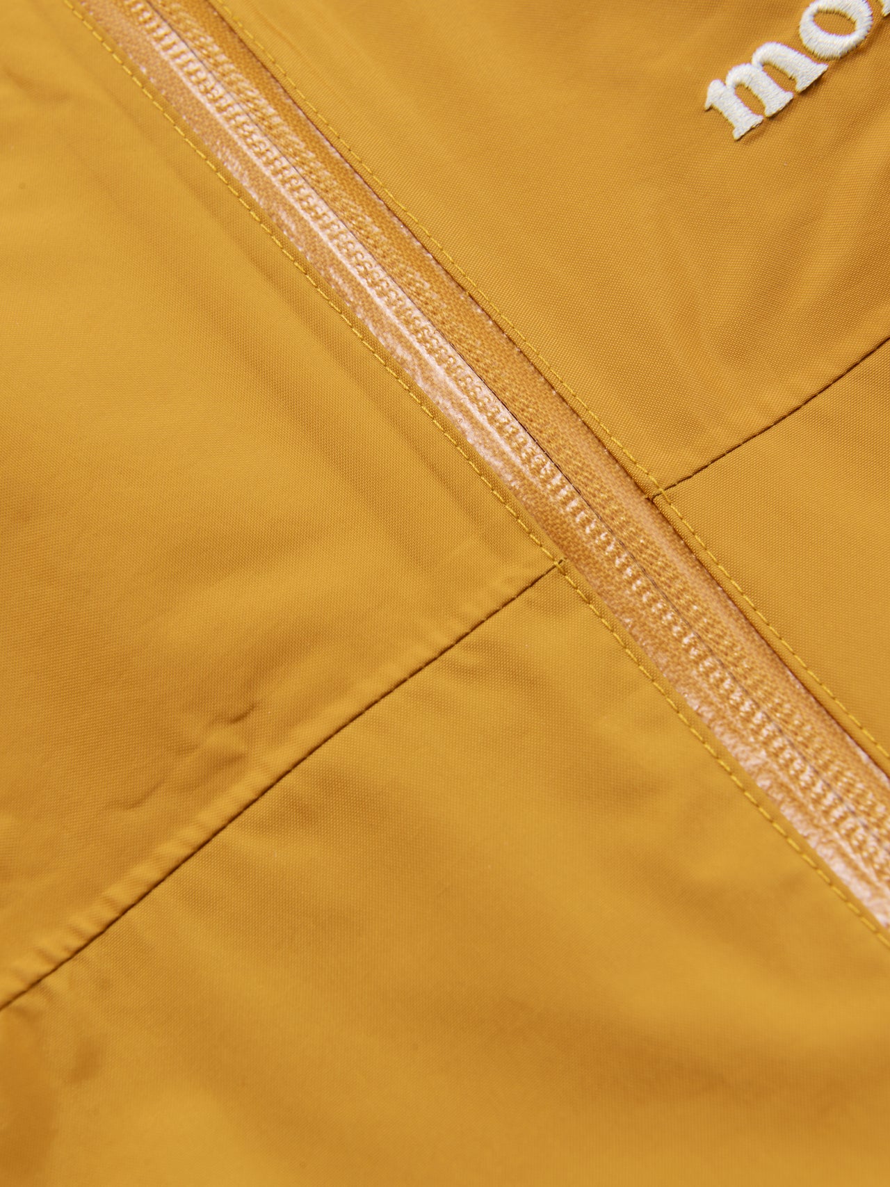 モンベルのレインハイカー ジャケットのフロントジップ