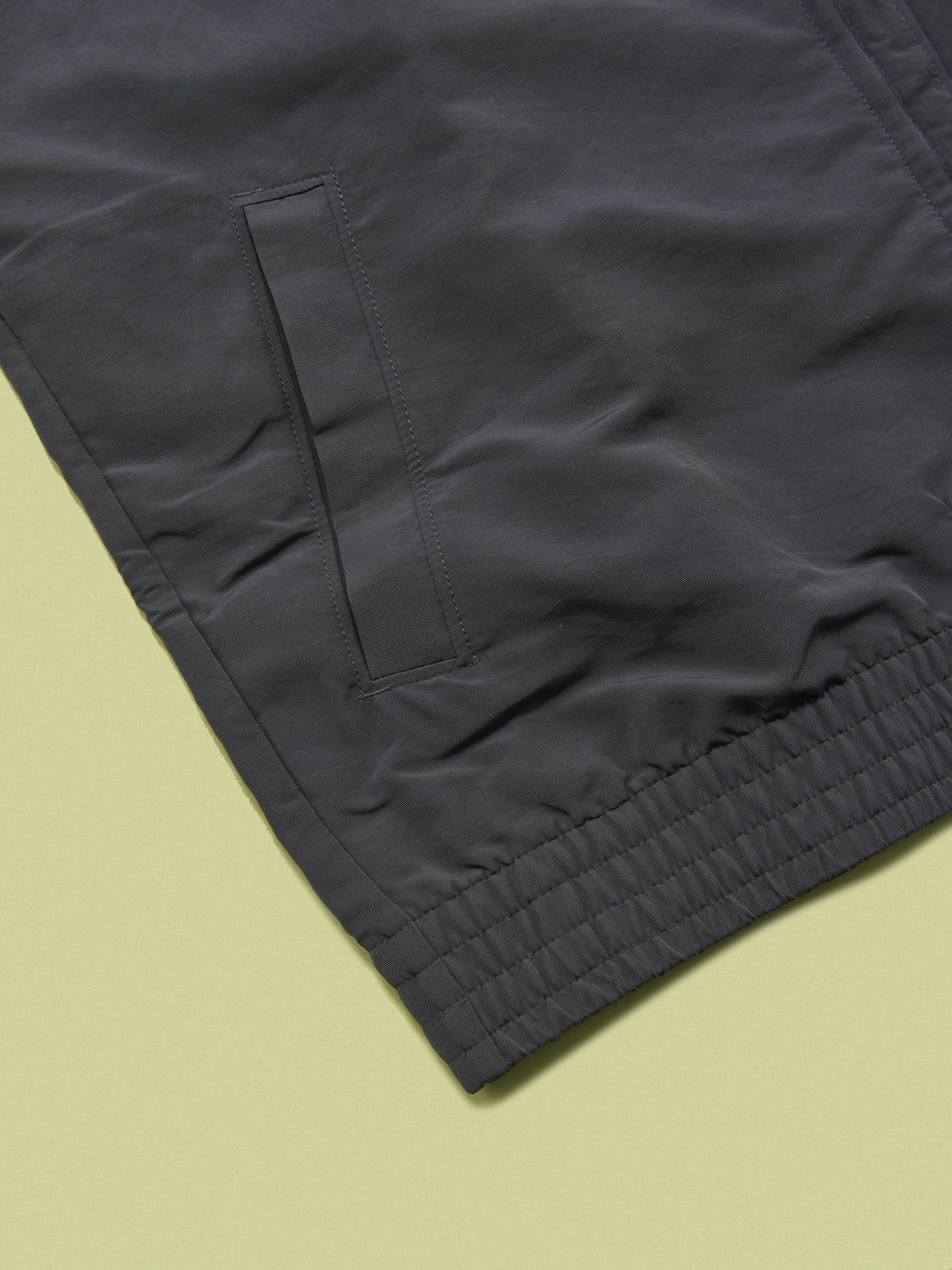 パタゴニアのメンズ・イスマス・アンラインド・ジャケットのサイドボケット