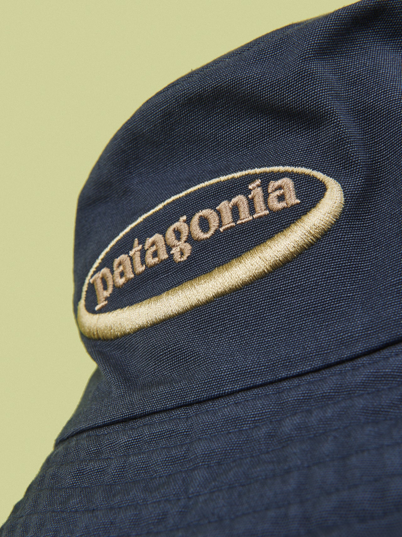 パタゴニアのバケツ・ハットのオーバルロゴ