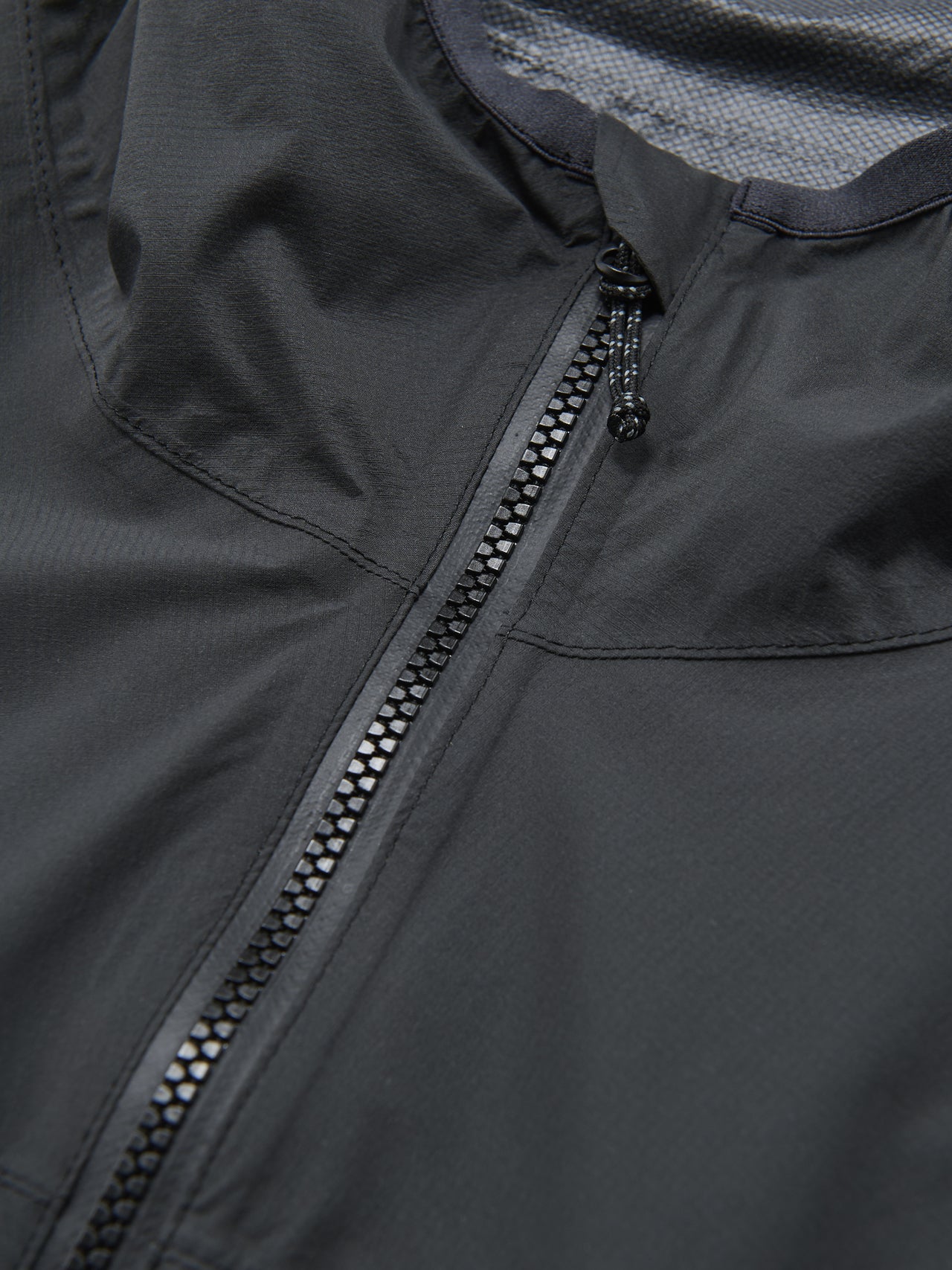 ザ・ノース・フェイスのGAR ライトレインジャケットのフロントファスナー