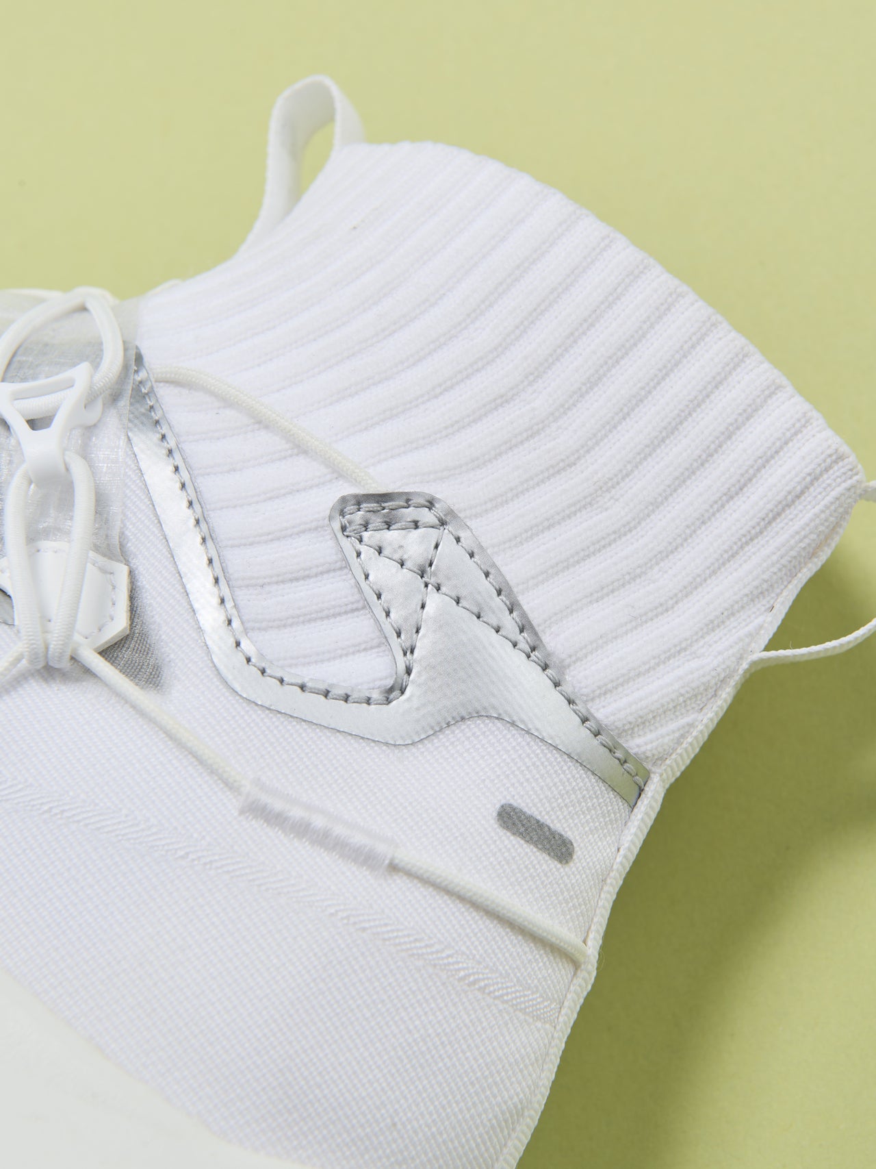 ザ・ノース・フェイスのベクティブ ブリーズ DCF スニーカーの入り口のソックス