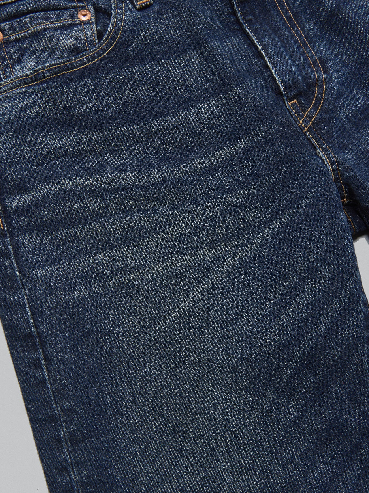 リーバイス&reg;（Levi's&reg;）の502&reg;の質感