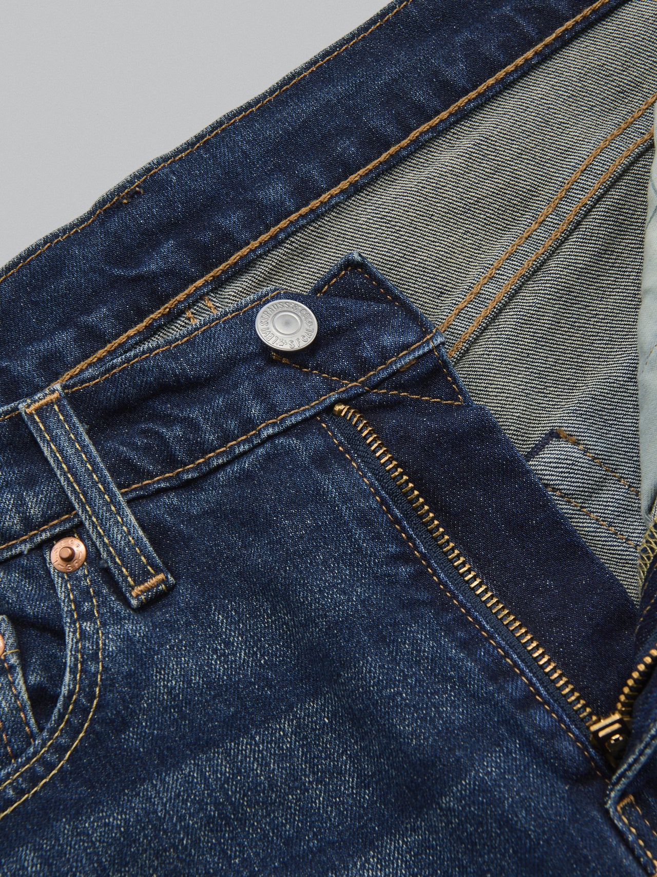 リーバイス&reg;（Levi's&reg;）の502&reg;のチャック部分