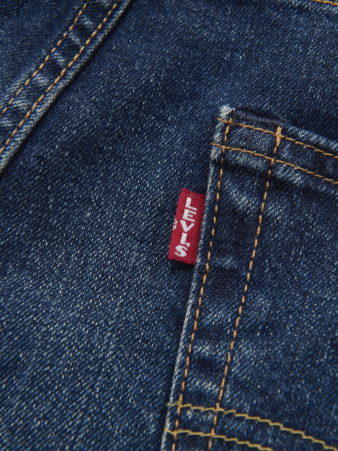 リーバイス&reg;（Levi's&reg;）の502&reg;のリーバイスロゴ
