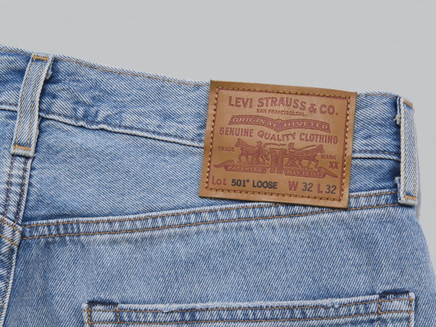 ついに「501®」がワイドに！「リーバイス®」の定番名品に流行りのルーズシルエットが登場。新感覚の履き心地を本音レビュー！【新作デニム図鑑】