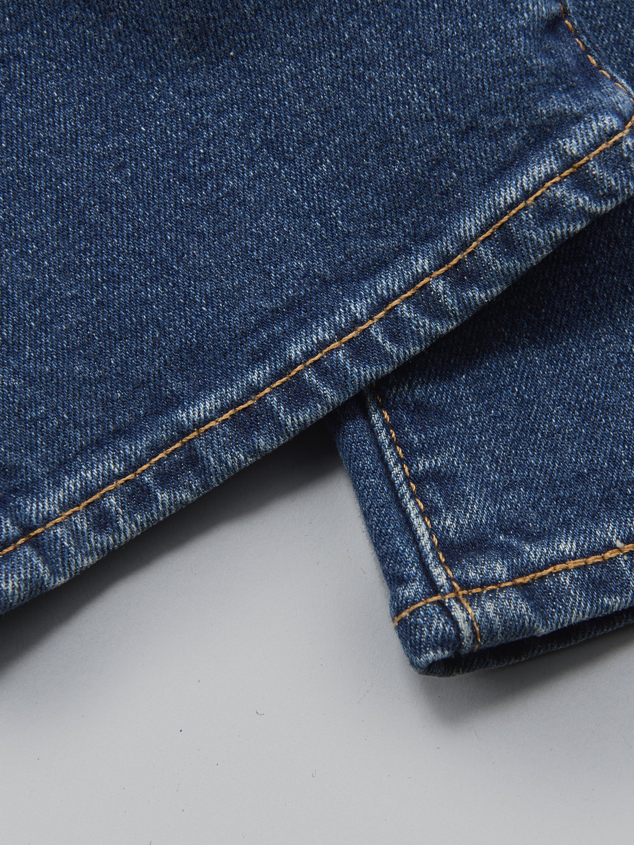 リーバイス&reg;（Levi's&reg;）の511&reg;の裾アップ