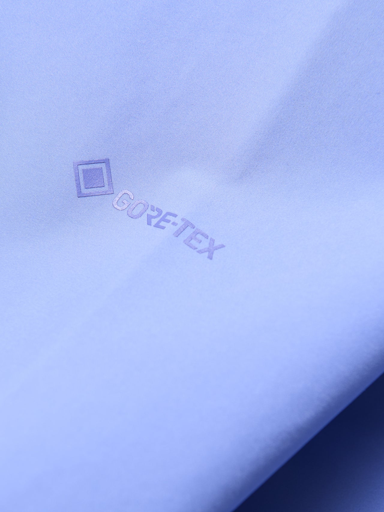 ザ・ノース・フェイスのマウンテンラウンダージャケットのゴアテックスのロゴ