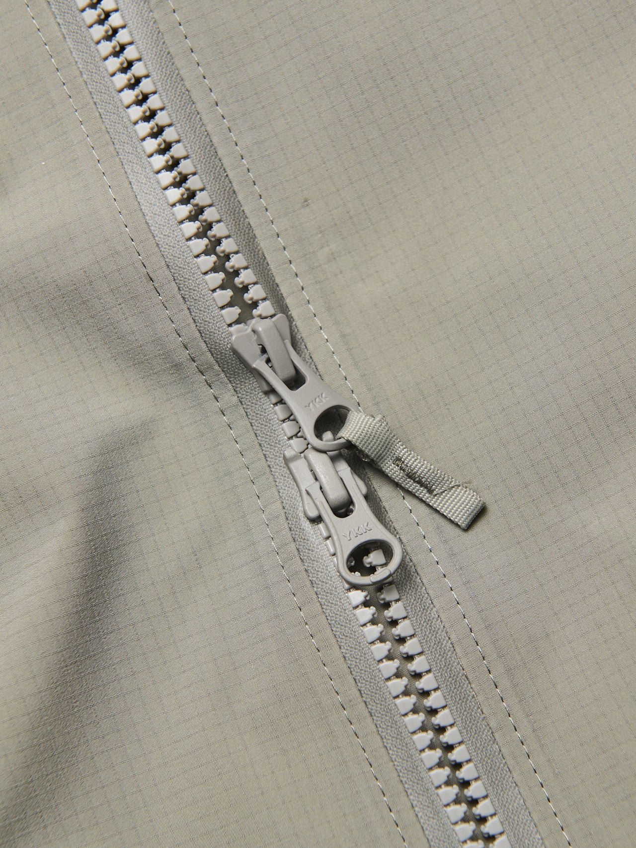 ザ・ノース・フェイスのハイカーズジャケットの フロントジッパー