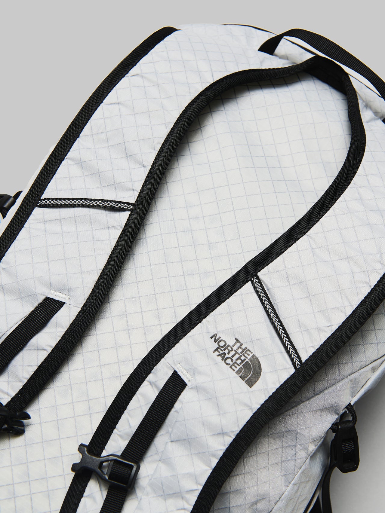 ザ・ノース・フェイスのウルトラメイフライパックのショルダーストラップ