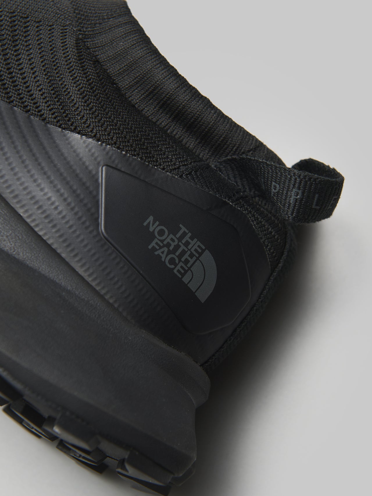 ザ・ノース・フェイスのベクティブ サプル スニーカーのヒールのハーフドームロゴ