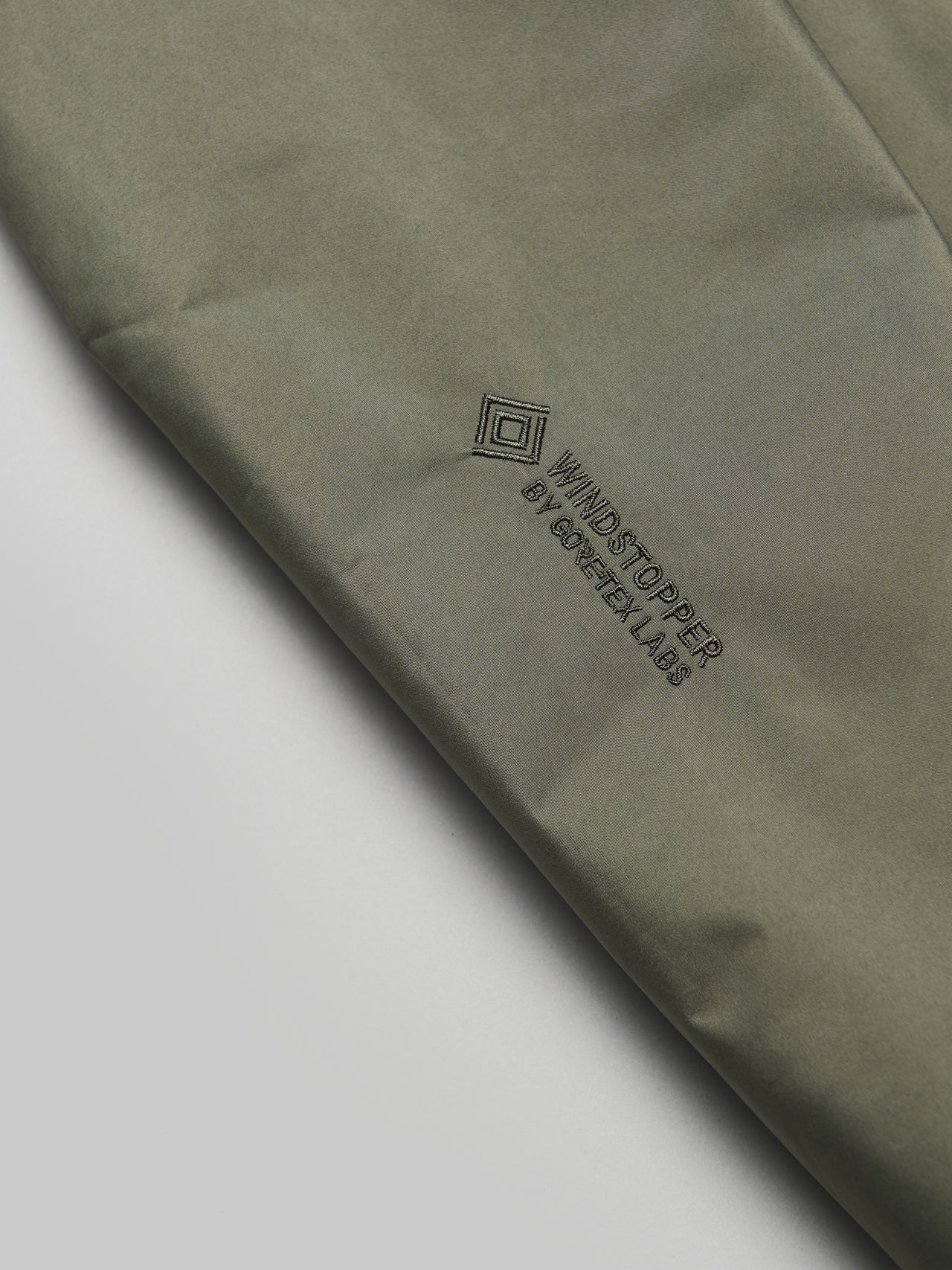 アークテリクスのソラノ ジャケットのゴアテックスの刺繍ロゴ