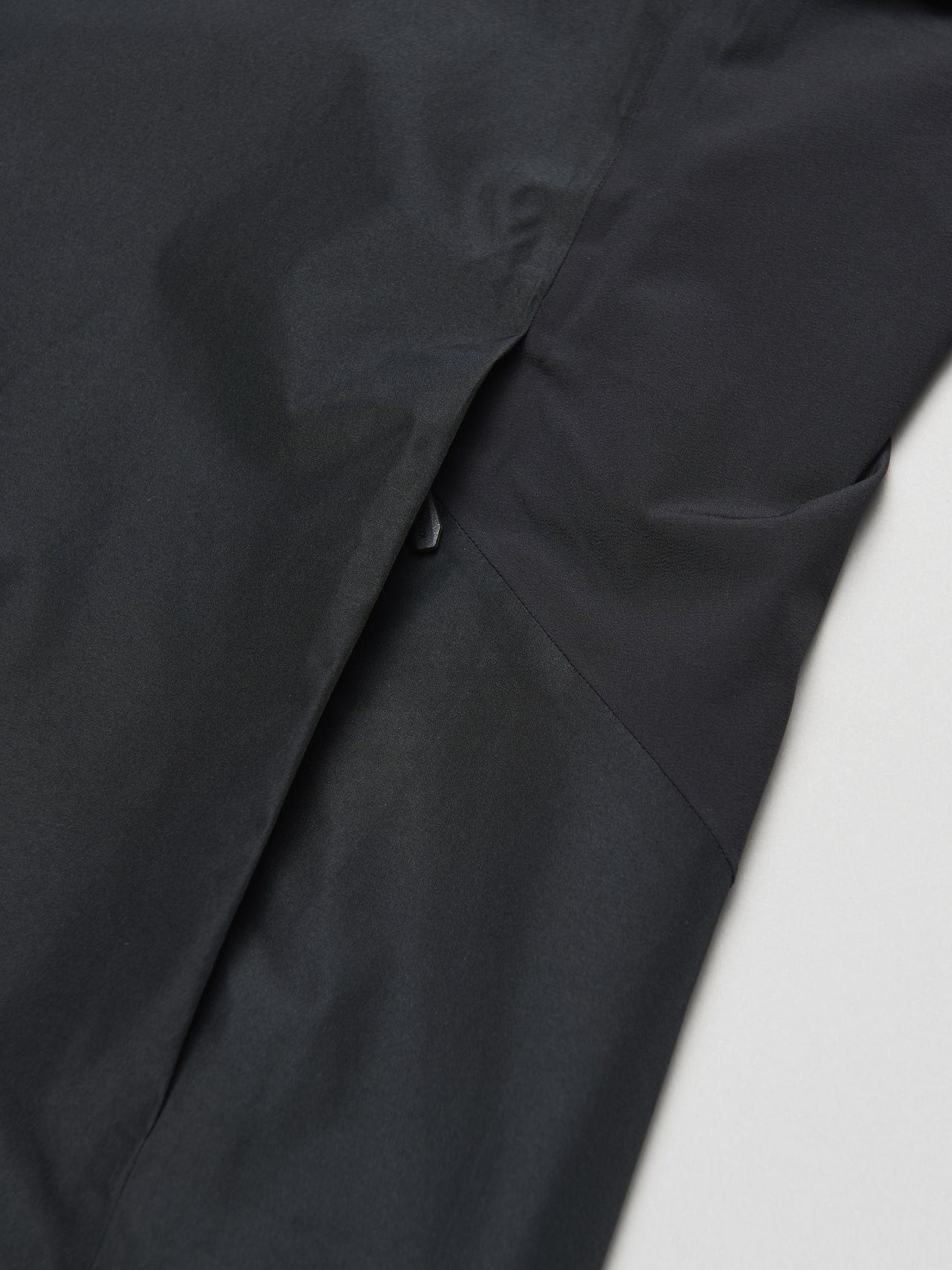 アークテリクスのソラノ フーディ メンズ　ジャケットのサイドポケット