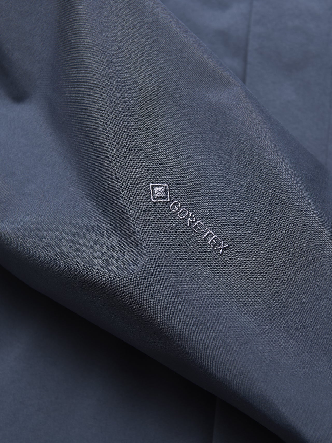 アークテリクスのサーミー ジャケット メンズのゴアテックスロゴ