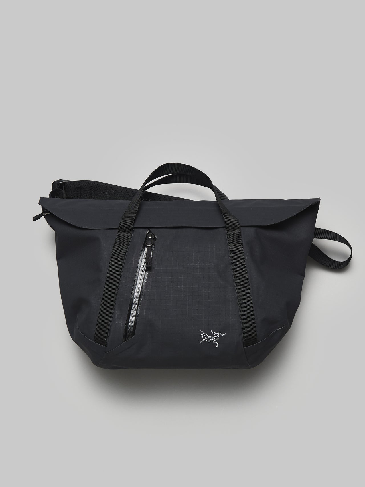 アークテリクスの黒いグランヴィル ショルダー バッグ