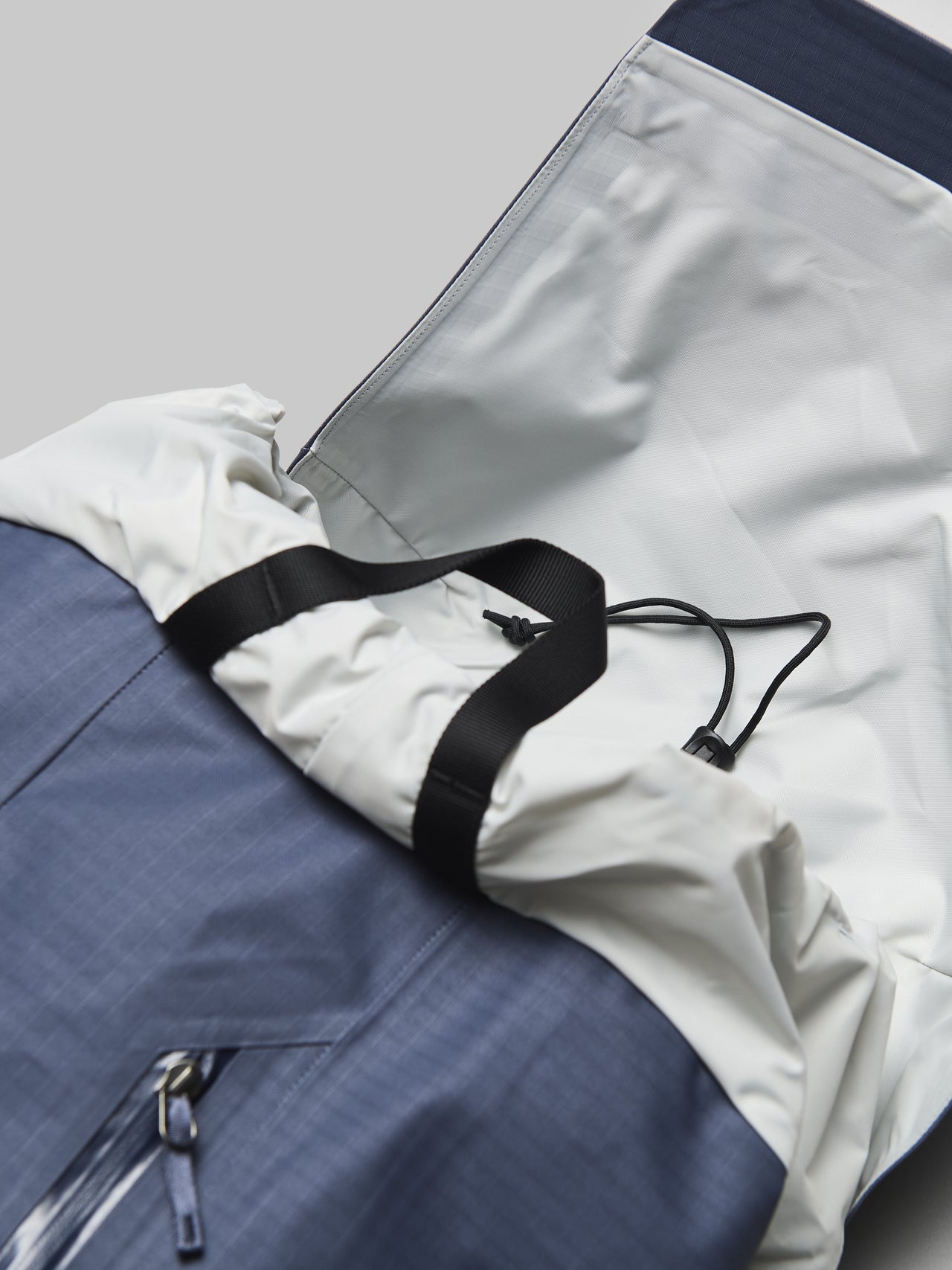 アークテリクスのグランヴィル 25 バックパック　バッグのトップローディングタイプ