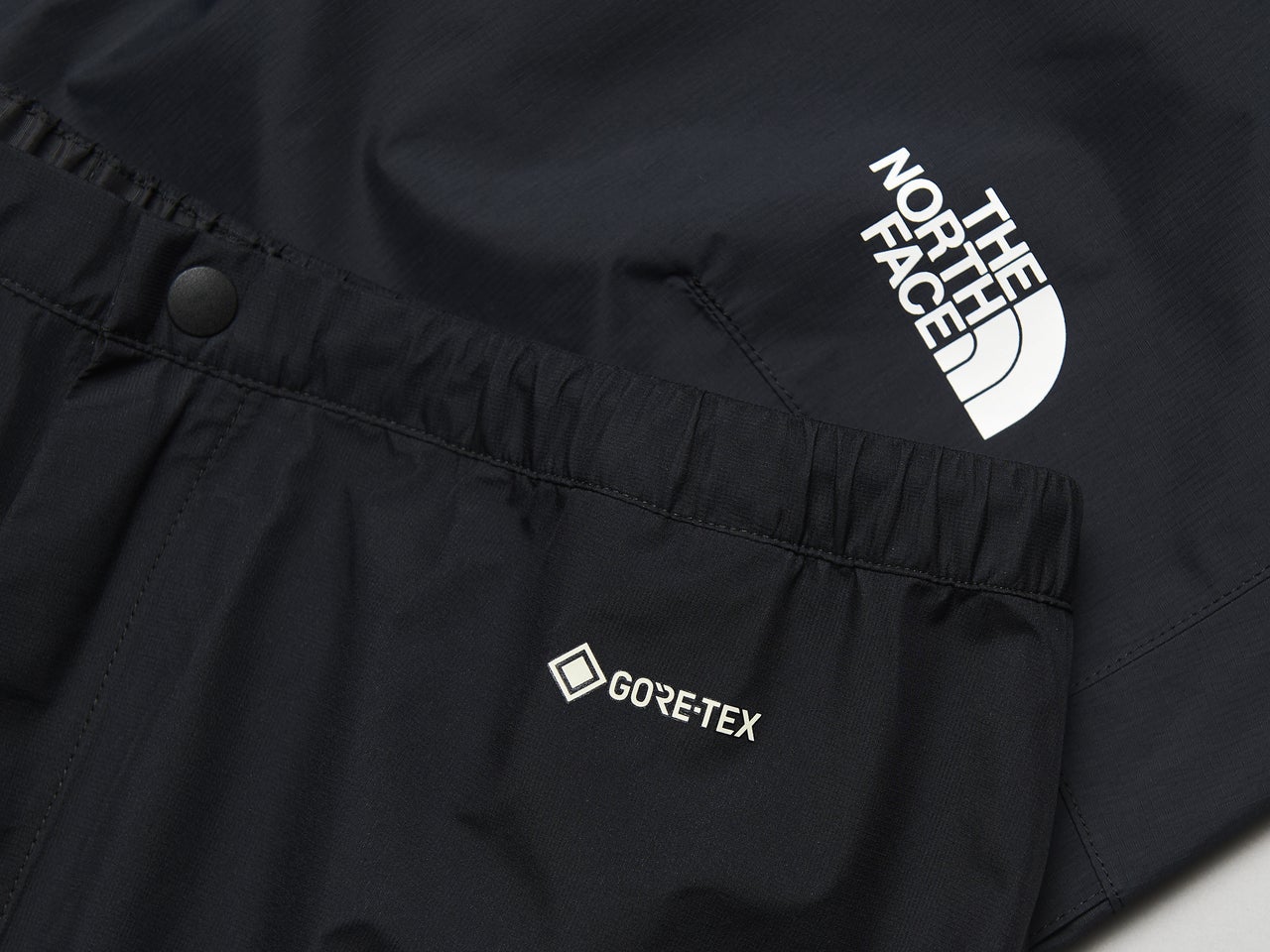 「ザ・ノース・フェイス」で４月に買うべき名品７選！ 超軽量ゴアテックスジャケットから黒い防水スニーカーまで。[THE NORTH FACE]