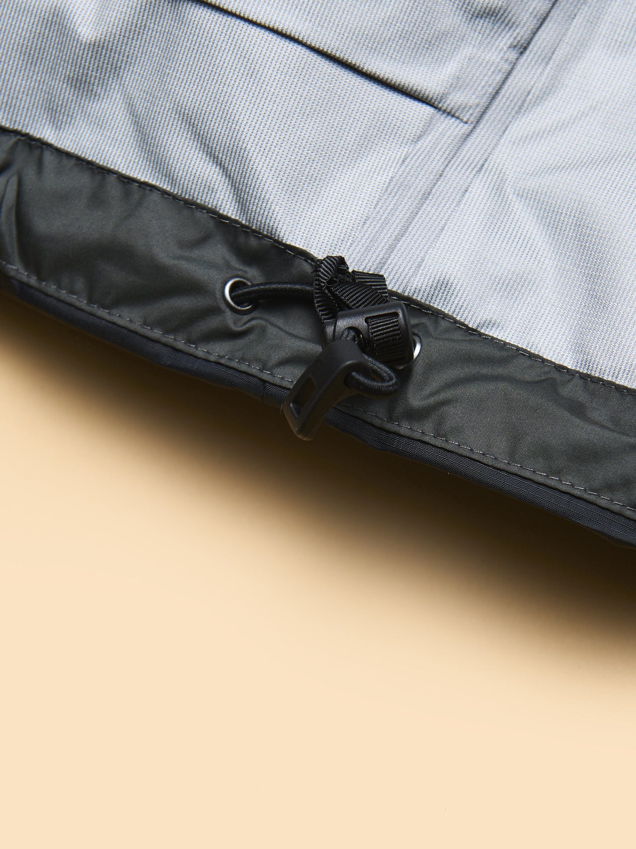 パタゴニアの黒いメンズ・トレントシェル 3L・レイン・ジャケットのコード